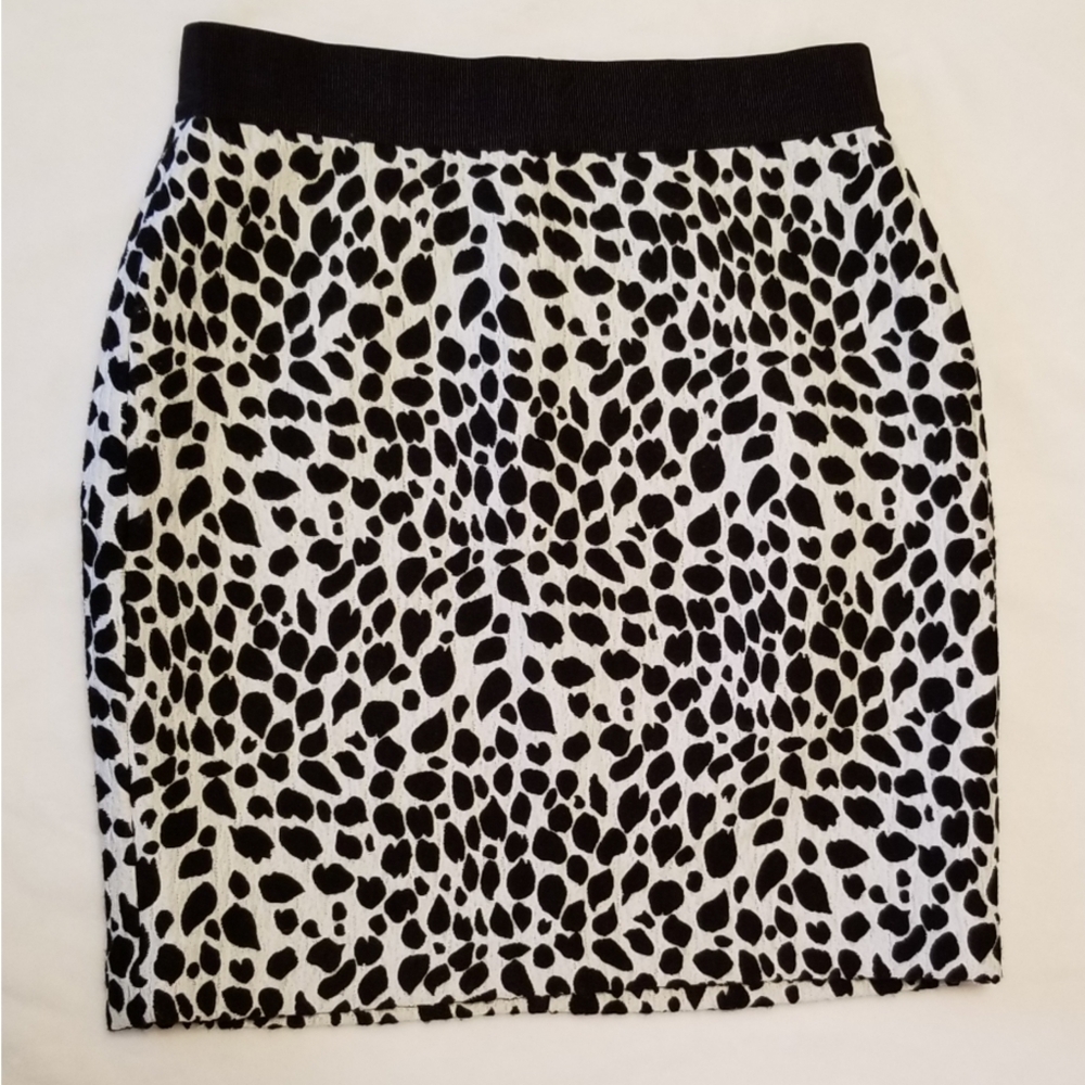 ANN TAYLOR Cheetah Jacquard Knit Pencil Skirt Size 2 Petite